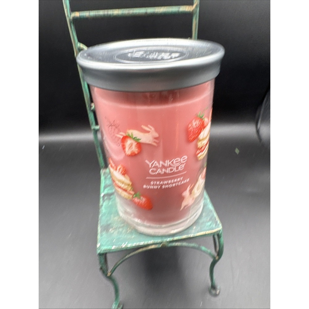 Large 2 Wick Yankee Candle Strawberry Bunny Shortcake Discontinued
